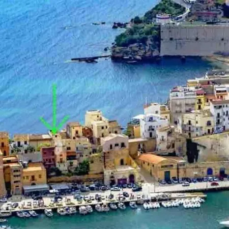 Castello A Mare